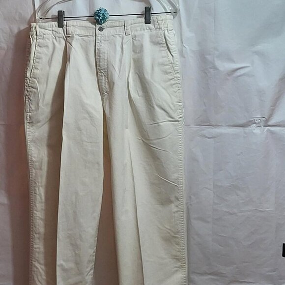 Dockers, Not Worn, Elastic Waist, Men's White Size 36x34 Jeans - Picture 1 of 8